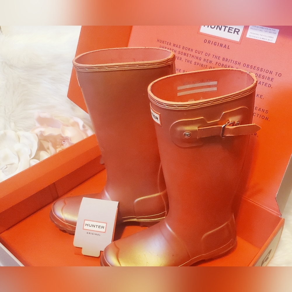 4B / 5G - Girls' Original Nebula Rain Boots - Big Kid - Used / Great Condition